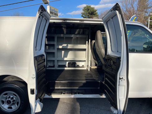 Used 2019 GMC Savana 2500 w/ Enhanced Convenience Package image 23