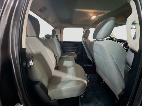 Used 2017 RAM 1500 Express RWD image 17