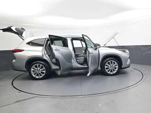 Used 2023 Toyota Highlander Limited image 42