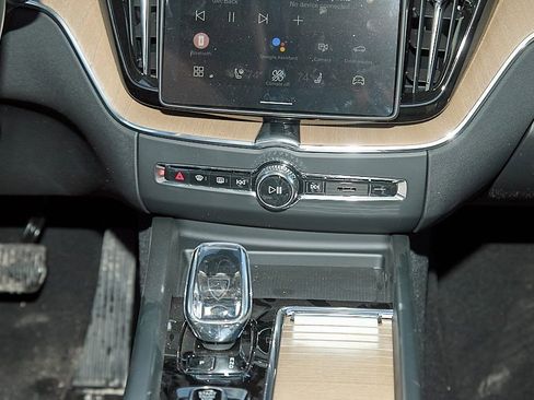 New 2026 Volvo XC60 B5 Ultra w/ Climate Package image 27