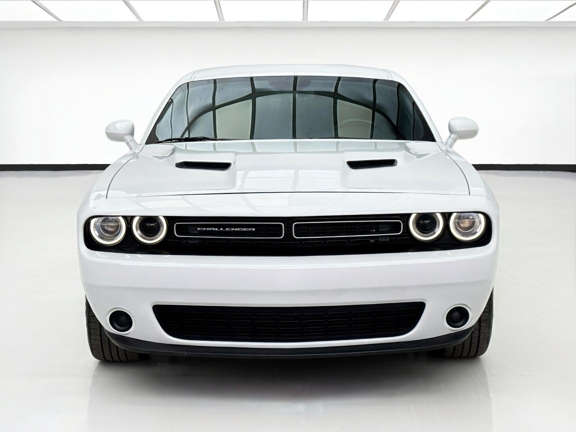 Used 2023 Dodge Challenger SXT RWD image 2