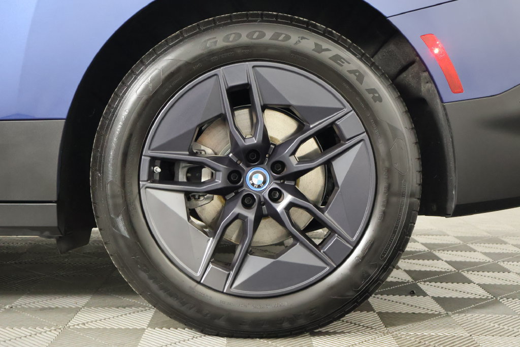 Certified 2024 BMW iX xDrive50 w/ Convenience Package AWD/4WD image 15