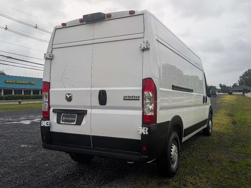 Used 2026 RAM ProMaster 2500 w/ Convenience Group FWD image 8