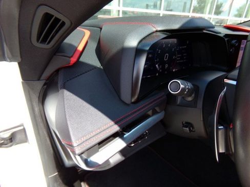 Used 2022 Chevrolet Corvette Stingray Preferred Cpe w/ Z51 Performance Package RWD image 16