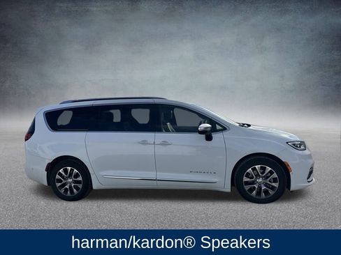 Used 2023 Chrysler Pacifica Pinnacle image 4