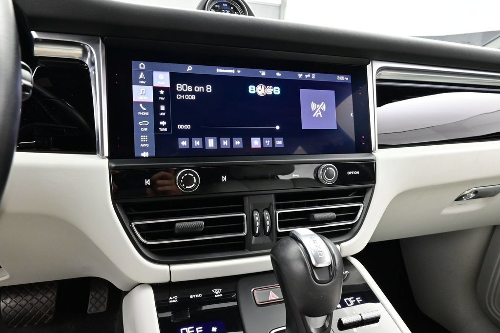 Certified 2023 Porsche Macan S AWD/4WD image 10