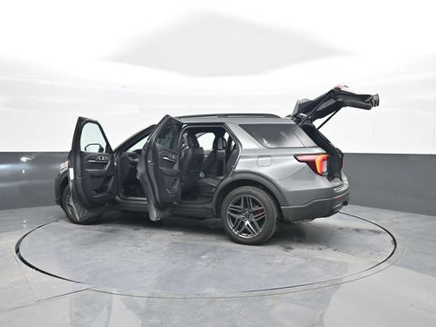 Used 2025 Ford Explorer ST-Line w/ ST-Line Street Pack image 48