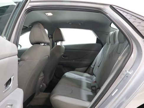 Used 2025 Hyundai Elantra SE FWD image 27