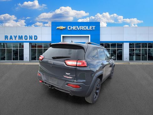 Used 2016 Jeep Cherokee Trailhawk w/ Comfort/Convenience Group AWD/4WD image 3