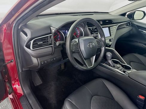 Used 2018 Toyota Camry XSE image 9