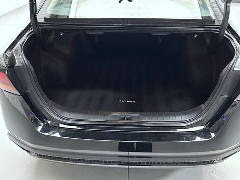 Used 2025 Nissan Altima 2.5 SV FWD image 21
