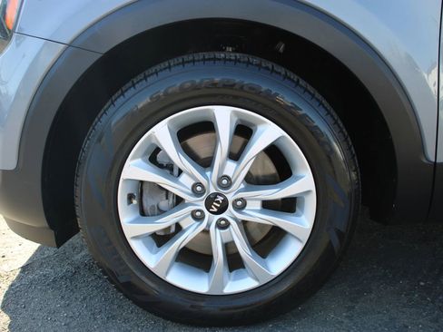 Used 2021 Kia Telluride LX FWD image 9