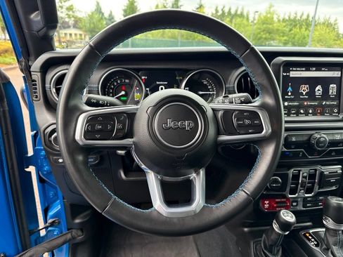 Used 2022 Jeep Wrangler Unlimited Rubicon 4xe AWD/4WD image 10