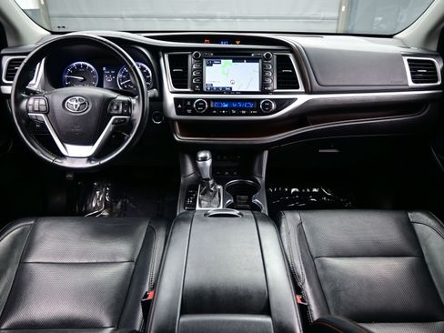 Used 2017 Toyota Highlander Limited Platinum image 18