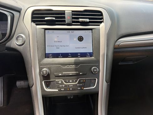 Used 2020 Ford Fusion SE FWD image 30