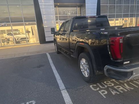 Used 2024 GMC Sierra 2500 SLT w/ SLT Convenience Package image 10