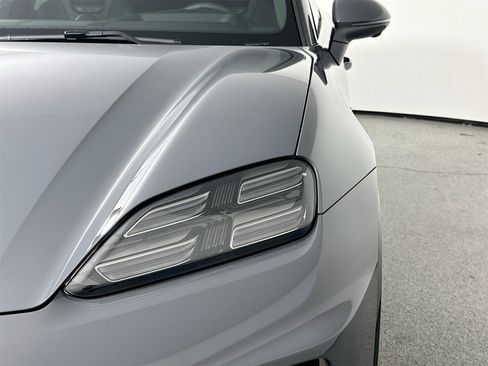 Certified 2025 Porsche Macan Turbo Electric image 15