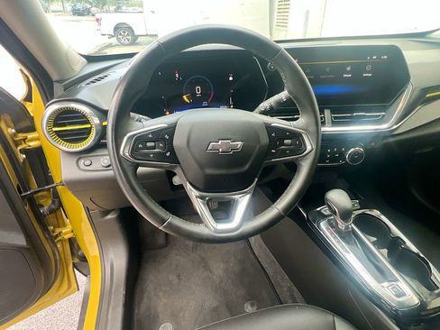 Used 2025 Chevrolet Trax ACTIV w/ Driver Confidence Package FWD image 11