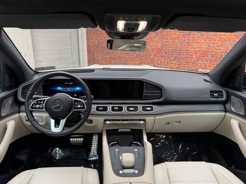 Used 2023 Mercedes-Benz GLS 580 4MATIC image 12