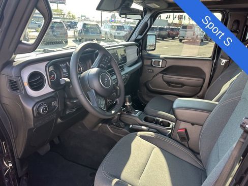 Used 2025 Jeep Gladiator Sport AWD/4WD image 14