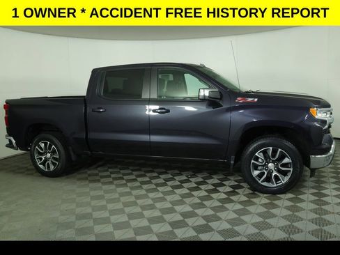 Used 2022 Chevrolet Silverado 1500 LT w/ Z71 Off-Road Package AWD/4WD image 2