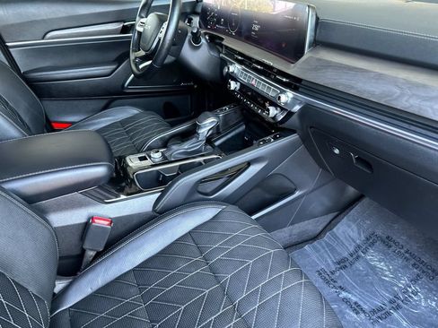 Used 2024 Kia Telluride AWD image 15
