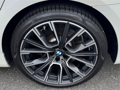 Used 2022 BMW 740i w/ M Sport Package RWD image 31