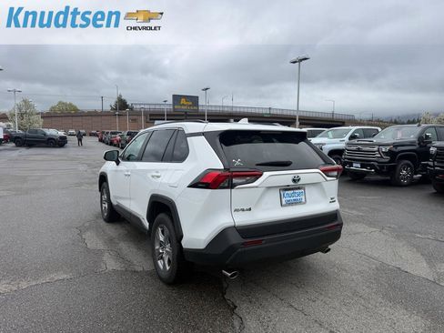 Used 2022 Toyota RAV4 XLE image 5