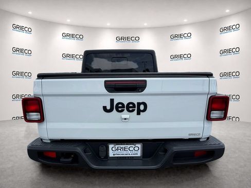 Used 2022 Jeep Gladiator Sport AWD/4WD image 6