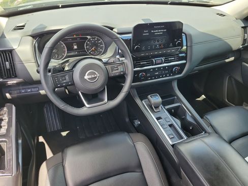 Certified 2024 Nissan Pathfinder SL FWD image 18