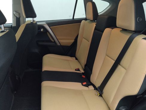 Used 2018 Toyota RAV4 XLE FWD image 18