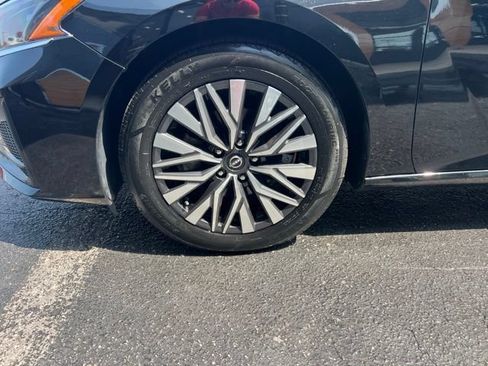 Used 2025 Nissan Altima 2.5 SV FWD image 5