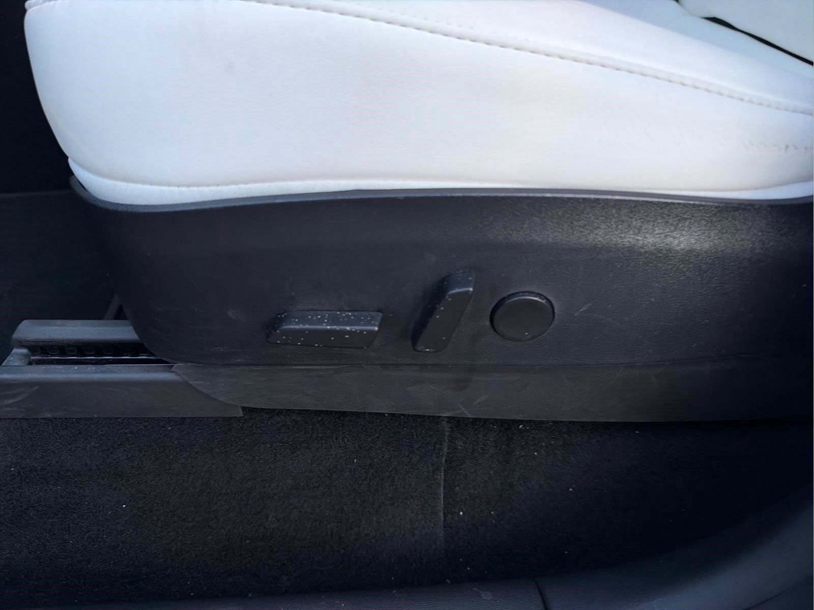 Used 2020 Tesla Model Y Long Range AWD/4WD image 27