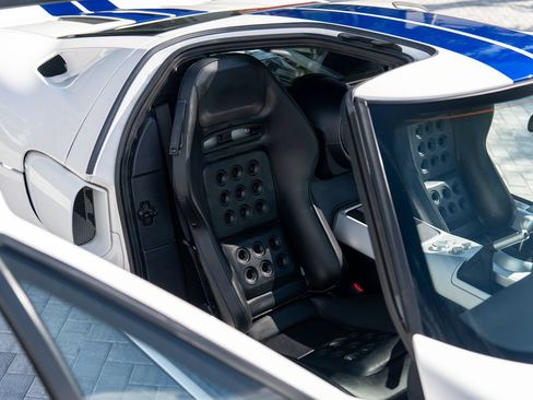 Used 2005 Ford GT RWD image 40