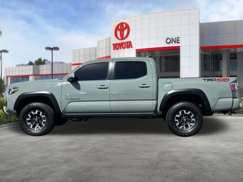 Used 2023 Toyota Tacoma TRD Off-Road w/ Technology Package AWD/4WD image 9