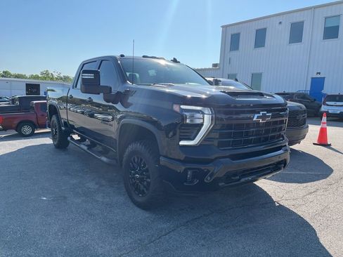 Used 2024 Chevrolet Silverado 2500 LTZ w/ LTZ Plus Package AWD/4WD image 2