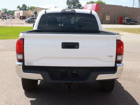 Used 2019 Toyota Tacoma TRD Off-Road AWD/4WD image 6