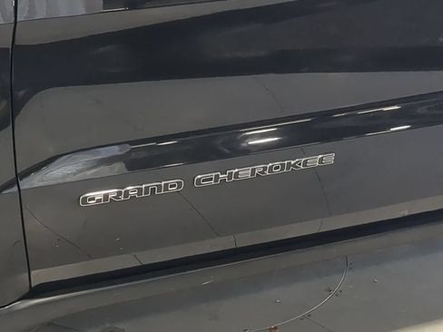 Used 2019 Jeep Grand Cherokee Limited AWD/4WD image 16