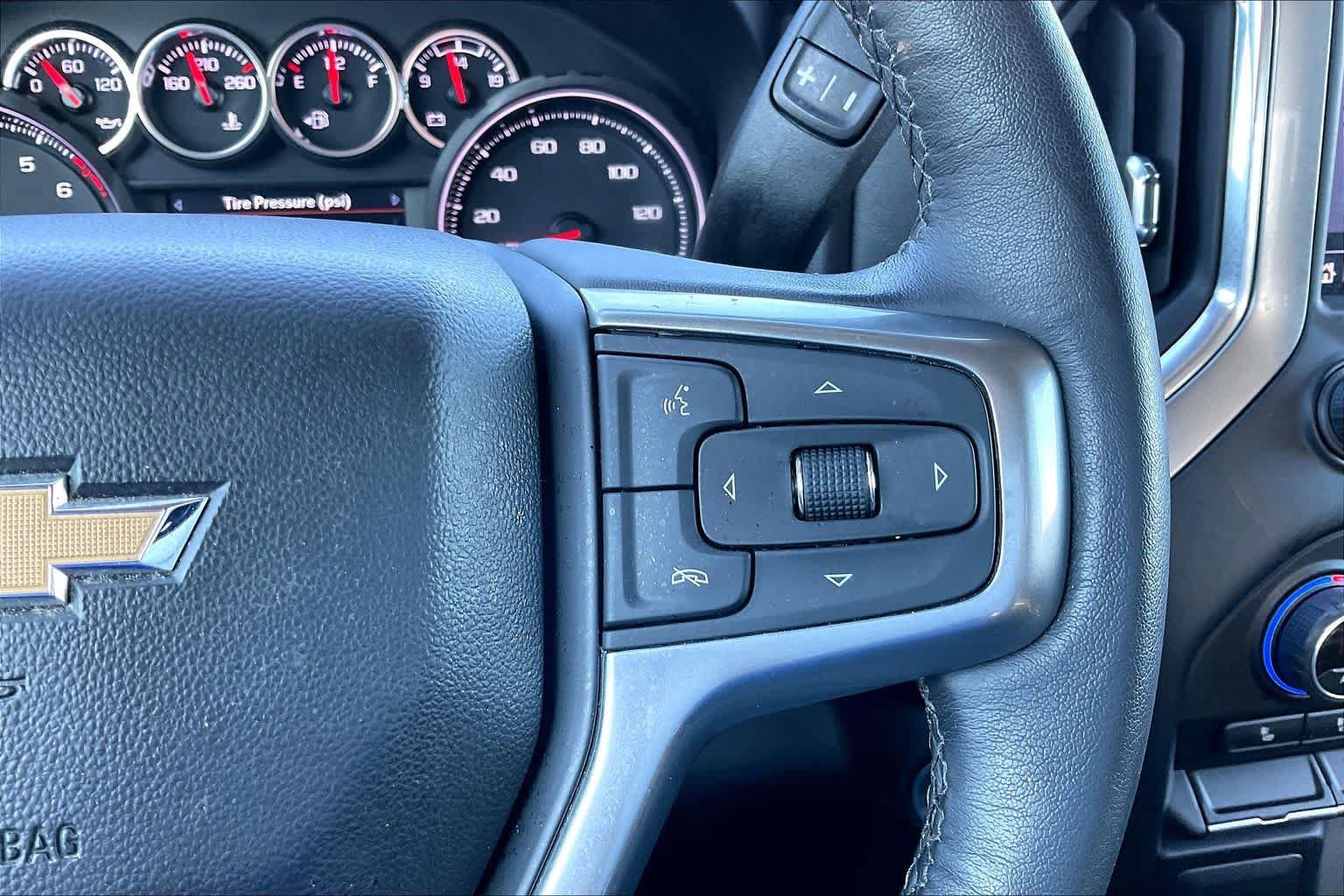 Used 2022 Chevrolet Silverado 1500 LT AWD/4WD image 24