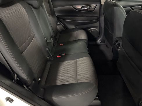 Used 2017 Nissan Rogue SV image 19