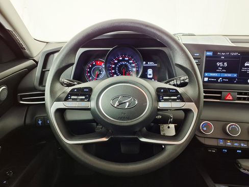 Certified 2023 Hyundai Elantra SE image 15