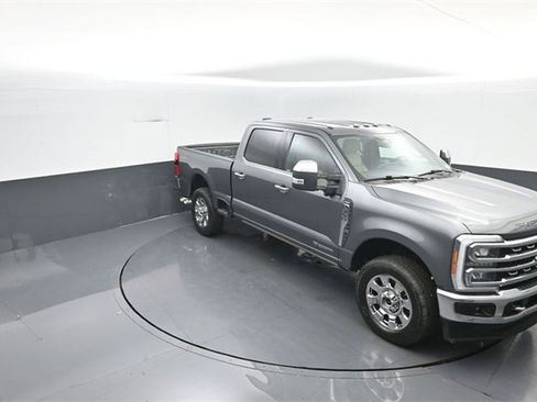 Used 2023 Ford F350 Lariat w/ Tow Technology Package image 23