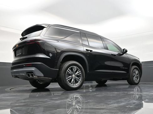 Used 2025 Chevrolet Traverse LT FWD image 21