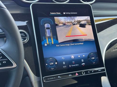 Used 2025 Mercedes-Benz GLC 300 4MATIC image 35