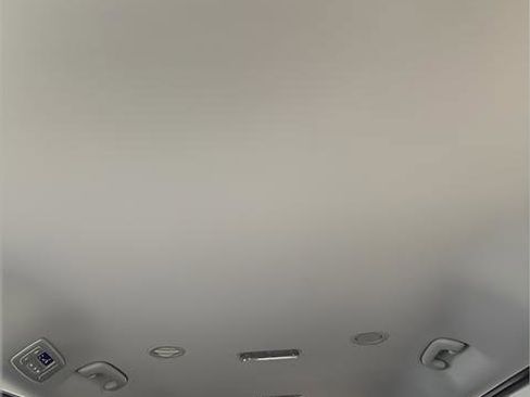 Used 2025 Kia Carnival FWD image 31