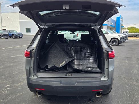 Used 2023 Chevrolet Traverse LT image 14