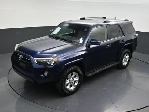 Used 2020 Toyota 4Runner SR5 AWD/4WD image 15