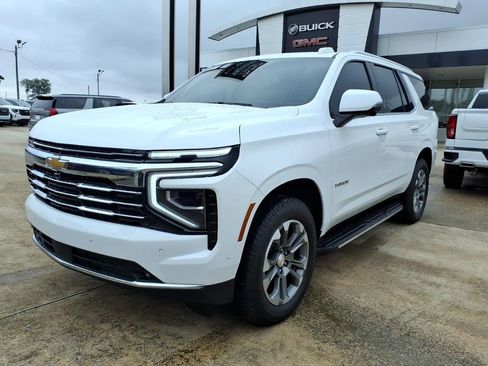 Used 2025 Chevrolet Tahoe LT w/ Comfort Package RWD image 3