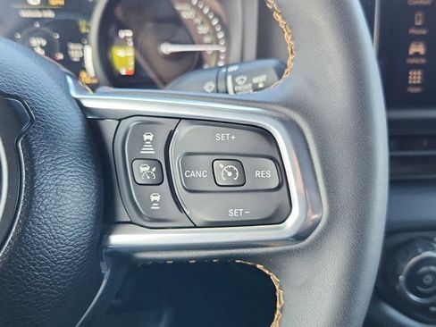 Used 2024 Jeep Wrangler Unlimited Sahara image 21