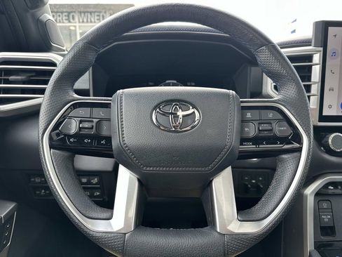 Used 2023 Toyota Sequoia Platinum AWD/4WD image 21